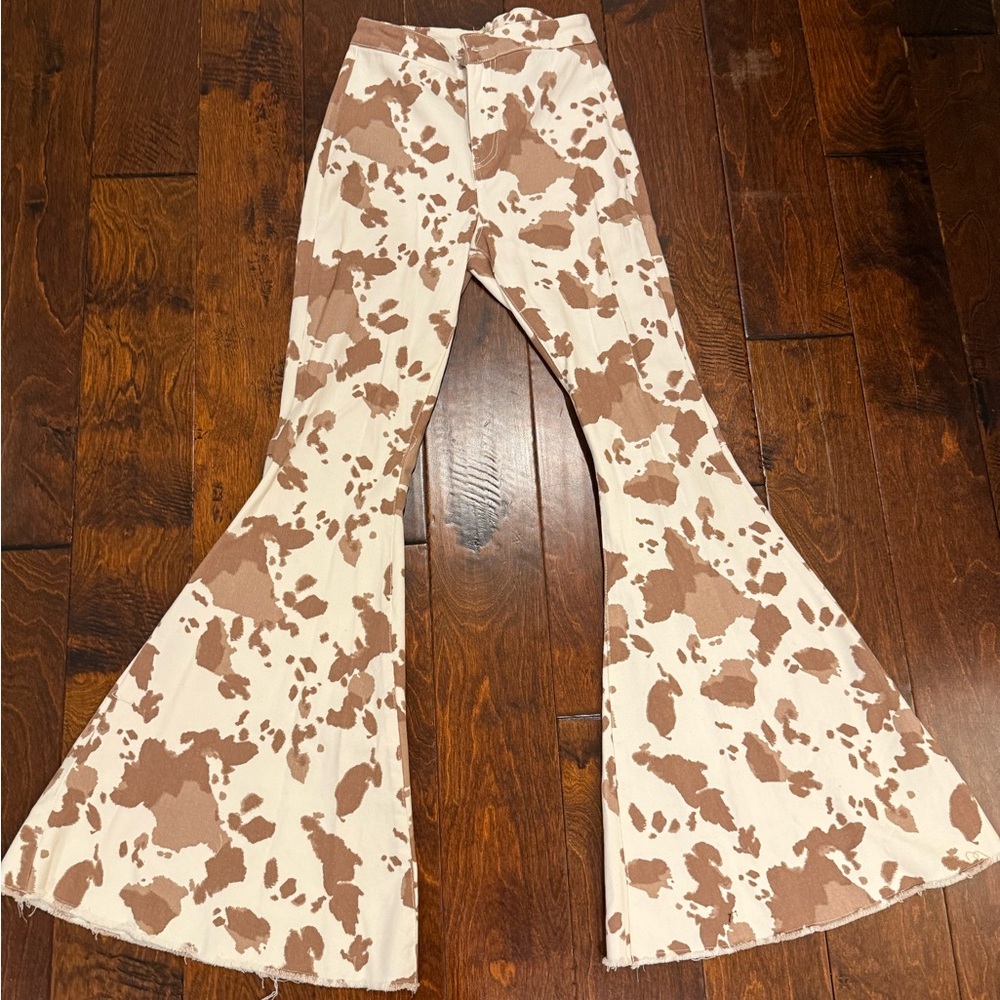 Altars State cow print flare jeans size small